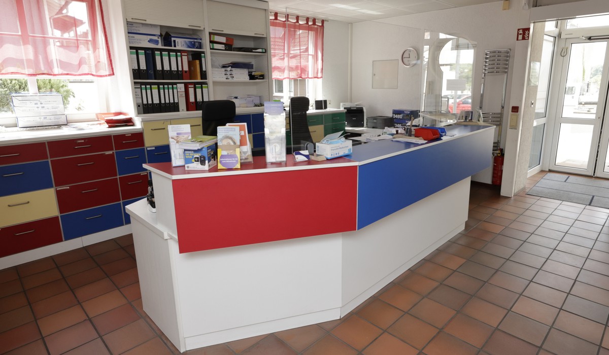 Empfangsbereich der Praxis Hahne in Altlu&szlig;heim